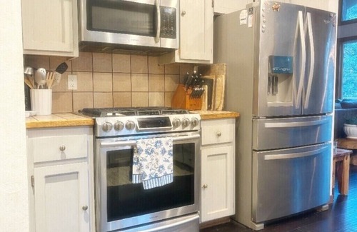 Truckee Haus | Charming 3-bedroom house w/ hot tub, in Truckee minimum stay 31 days