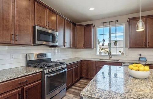 Aurora Haus | Charming 3-bedroom house w/AC, high speed internet, private office near Airport