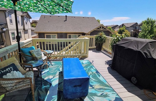 Aurora Haus | Charming 3-bedroom house w/AC, high speed internet, private office near Airport