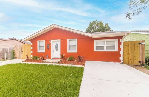 Kenner - Louis Armstrong International Airport Haus | Charming 3-bedroom house in Kenner- Safe.. 15 mins to NOLA- Near MSY Airport