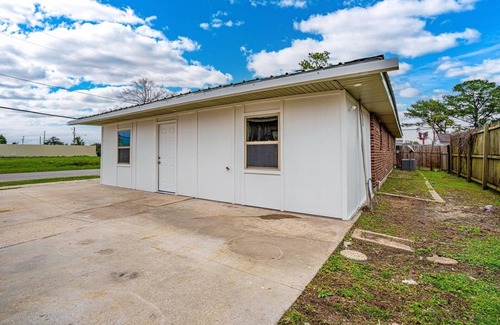 Kenner - Louis Armstrong International Airport Haus | Charming 3-bedroom house with AC and WiFi in awesome Kenner