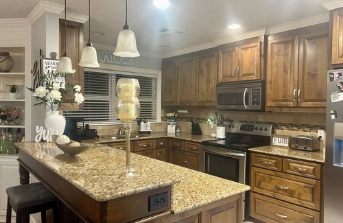 McComb Haus | Charming 3-bedroom house with Spacious Backyard! Located in the hub of the city.