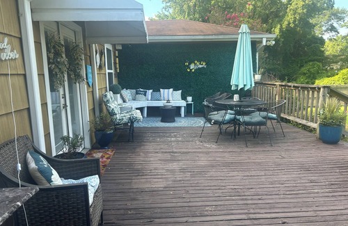 McComb Haus | Charming 3-bedroom house with Spacious Backyard! Located in the hub of the city.