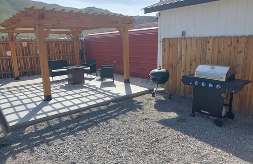 Chilcoot Haus | Charming 3-bedroom house with WiFi and AC in wonderful Reno.