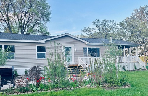 Spicer Haus | Charming 3-bedroom Legacy Lakehouse near Spicer with beautiful view of the lake!