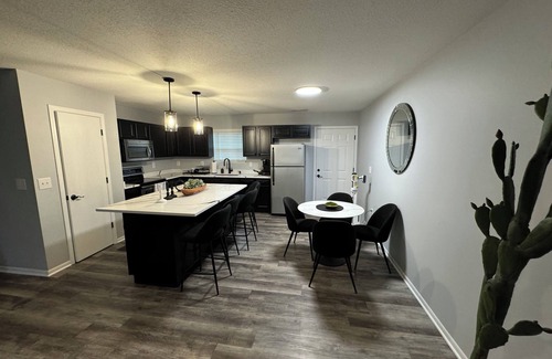 Heath Haus | Charming 3-bedroom ranch style house with AC and WiFi in Heath