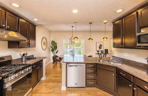 Tuttle West Haus | Charming 3-bedroom townhome with finished basement luxurious neighborhood Dublin