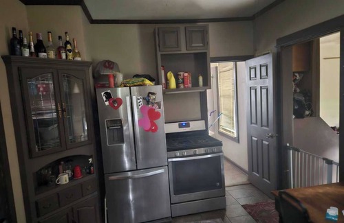 Bensenville Haus | Charming 3-bedroom house with AC and WiFi in Bensenville