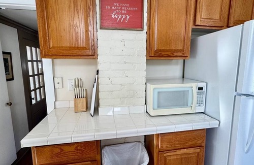 Hot Springs Hütte | Charming 3-bedroom cottage with WiFi and AC in Hot Springs