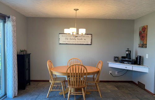 Millersburg Haus | Charming 3-bedroom house with WiFi and AC in the heart of Walnut Creek.