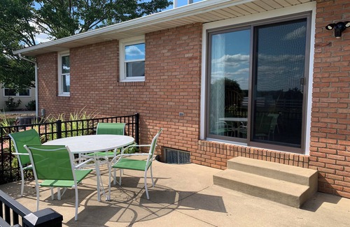 Millersburg Haus | Charming 3-bedroom house with WiFi and AC in the heart of Walnut Creek.