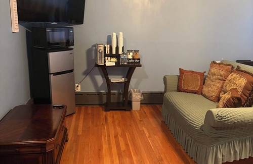 Northwest Yonkers Haus | Charming 3-bedrooms in a private house w/AC and WiFi 30min drive to Midtown NYC