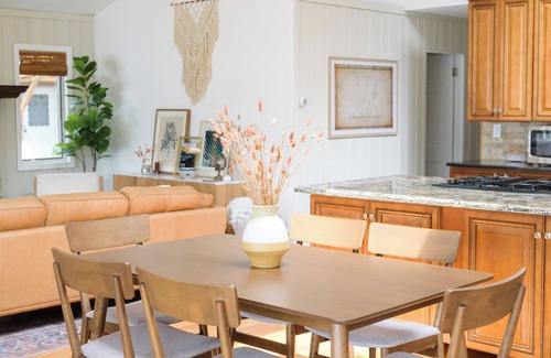 Greenwood Lake Haus | Charming 3-BR house: Lake Views, Firepit, Ping Pong, & Kayaks in Greenwood Lake
