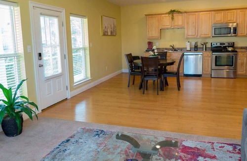 Kreole Wohnung | 3BR Fancy Home w/ Full Kitchen for a Relaxing Stay