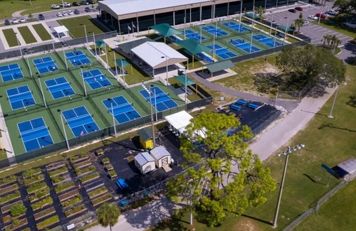 Holly Hill Haus | Charming 3BR BlueRiverBungalow, 6 min to Daytona Beach, 3 min drive to Pictona