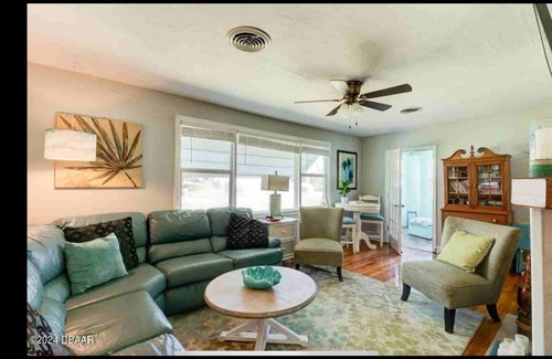 Holly Hill Haus | Charming 3BR BlueRiverBungalow, 6 min to Daytona Beach, 3 min drive to Pictona