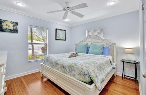 Lake Ridge Haus | Charming 3BR Home Pool and Hot Tub FTL Gateaway