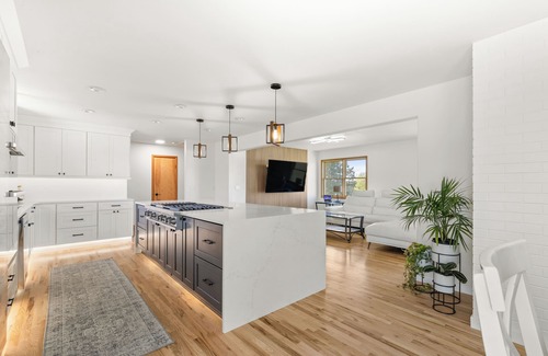 Whitman County Haus | Charming 4 bedroom, 3 bathroom Brick Home located on 3 rural acres.