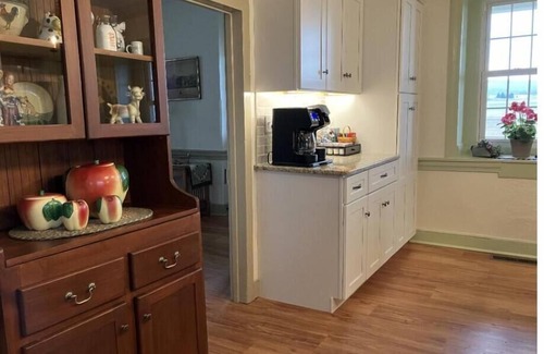 Martindale Haus | Charming 4 bedroom FarmHaus, circa 1790, renovated on Scenic Byway.