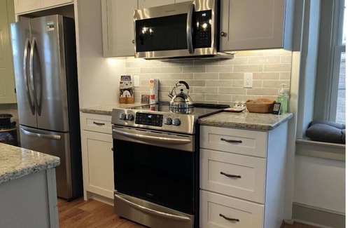 Martindale Haus | Charming 4 bedroom FarmHaus, circa 1790, renovated on Scenic Byway.