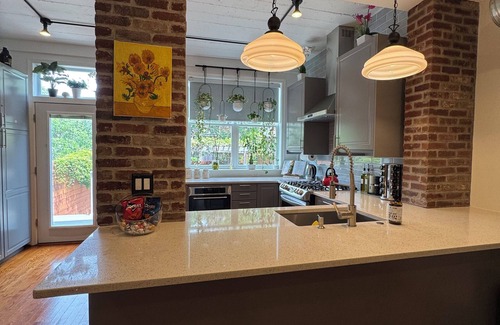 Stanton Park Haus | Charming 4-bedroom house with WiFi and AC in enchanting Washington