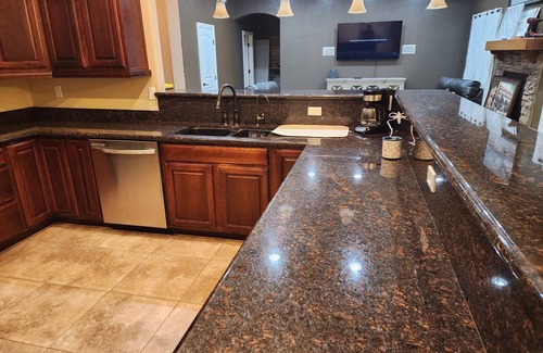 Thatcher Haus | Charming 4-bedroom house with WiFi and AC in wonderful Thatcher