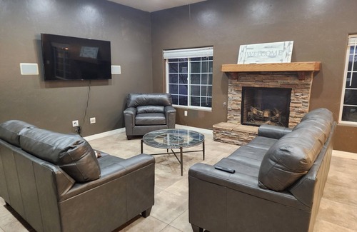 Thatcher Haus | Charming 4-bedroom house with WiFi and AC in wonderful Thatcher