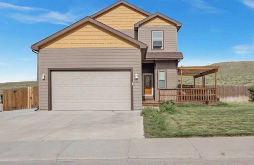 Casper Haus | Charming 4-bedroom house with AC, WiFi in Casper