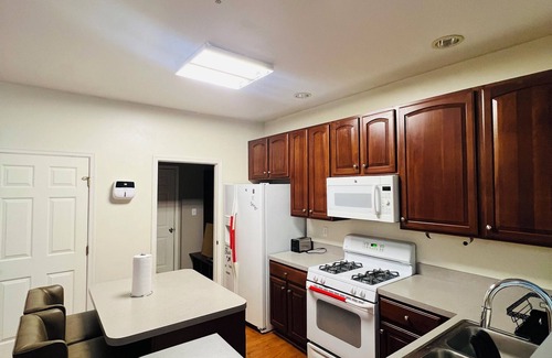 Odenton Haus | Charming 4-bedroom townhome with WiFi and AC in lovely Odenton.