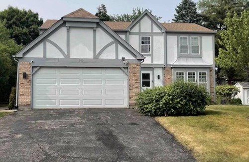 Lake Zurich Haus | Charming 4-bedroom house in Lake Zurich w/ indoor fireplace and private backyard