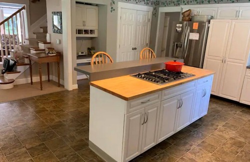 Indian Hill Haus | Charming 4BDRM Farmhouse