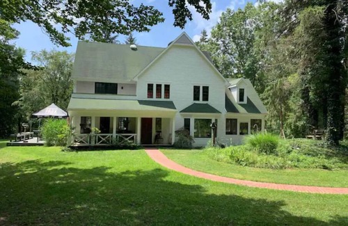 Indian Hill Haus | Charming 4BDRM Farmhouse