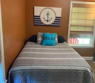 Counce Haus | Charming and Comfy Cabin in the Heart of Pickwick!