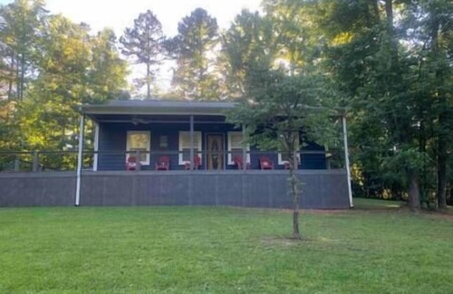 Counce Haus | Charming and Comfy Cabin in the Heart of Pickwick!