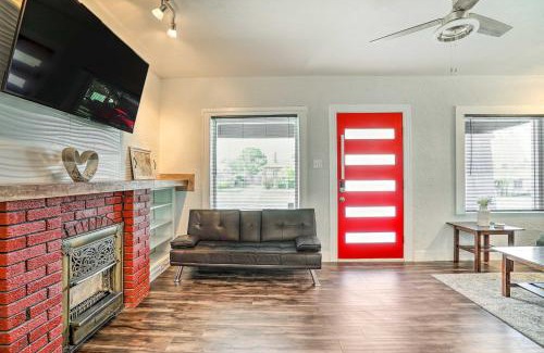 El Paso Haus | Charming and Quaint El Paso House with Backyard!