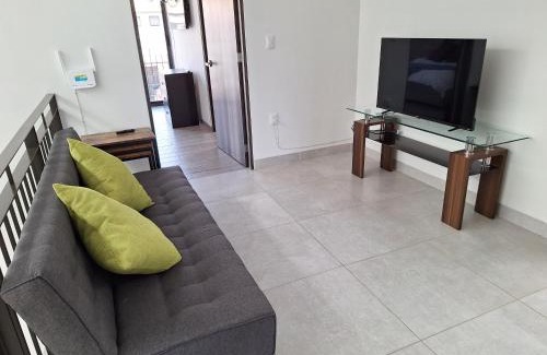Leon Haus | Charming and Spacious Home with Garden and Terrace