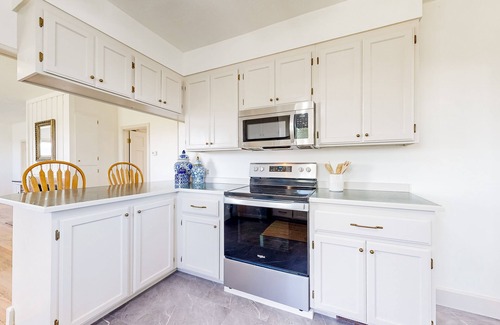 Burley Haus | Charming and serene home with al fresco dining, wood fireplace, & mtn views