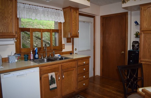 James Creek Haus | Charming and Spacious A-Frame minutes from James Creek Launch - Raystown Lake