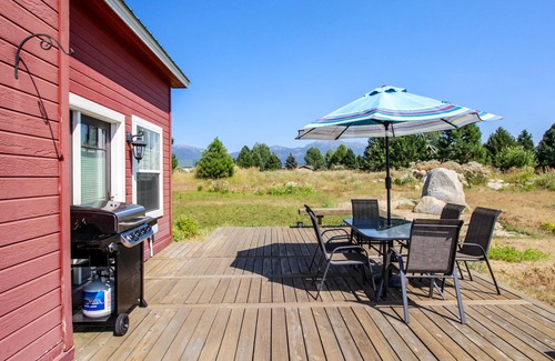 McCall Haus | Charmantes und geräumiges Landhaus mit möbliertem Achterdeck und Blick auf die Berge