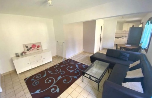 Prevessin-Moens Haus | Charming apartment near Switzerland