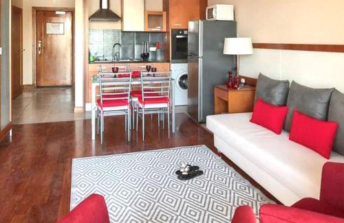 Mexilhoeira da Carregacao Wohnung | Charming Apartment in Estômbar with Private Pool.