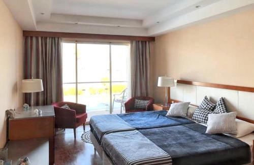 Mexilhoeira da Carregacao Wohnung | Charming Apartment in Estômbar with Private Pool.