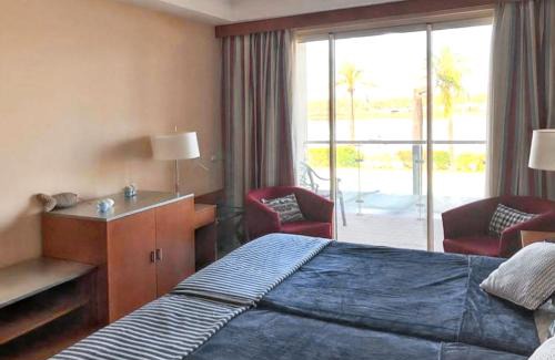 Mexilhoeira da Carregacao Wohnung | Charming Apartment in Estômbar with Private Pool.