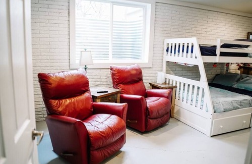 Moorhead Haus | Charming Apartment near Downtown Fargo Moorhead