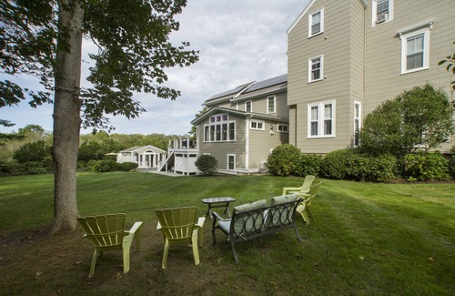 Fifth Ward Wohnung | Charming apartment with 12 foot ceilings, fireplaces, and lots of sunshine.