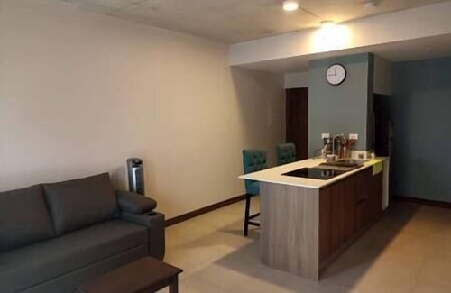 Cinco Esquinas Wohnung | Charming Apt w/ Pool+Gym+Co-work