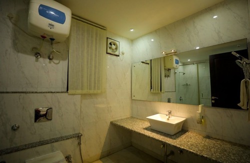 Basai Haus | Charming B&B with WiFi and AC in Wise Villa Agra 2