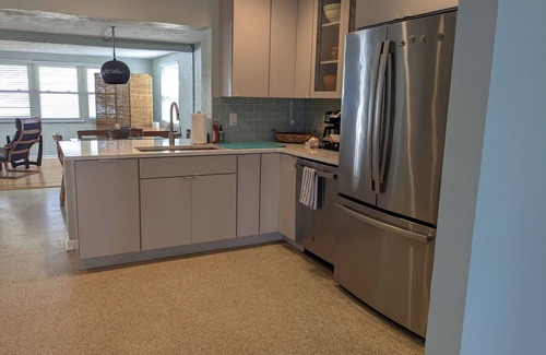 Glenwood Haus | Charming beach house in Ormond By The Sea. Third house from the beach. 2B/2B