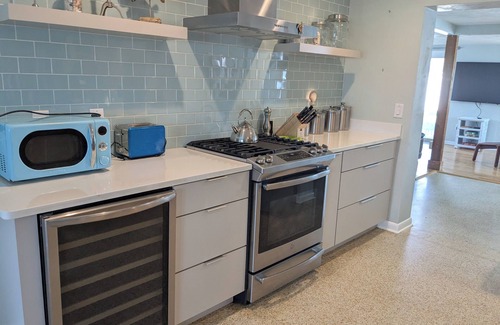 Glenwood Haus | Charming beach house in Ormond By The Sea. Third house from the beach. 2B/2B