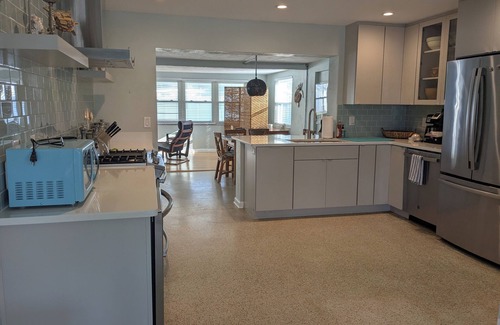 Glenwood Haus | Charming beach house in Ormond By The Sea. Third house from the beach. 2B/2B